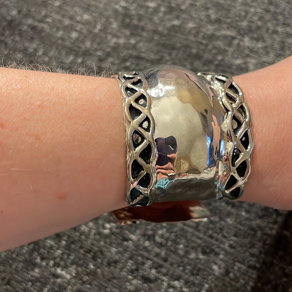 🪀Silver cuff bracelet🪀 - Picture 7 of 7